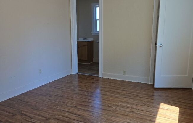 2 beds, 1 bath, $1,200, Unit 513