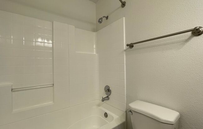 2 beds, 2 baths, 850 sqft, $3,060, Unit 813-08