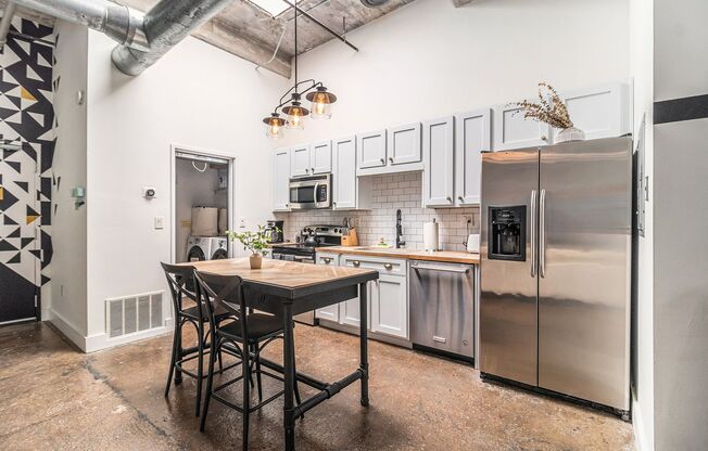 2 beds, 1 bath, $2,695, Unit Unit 262