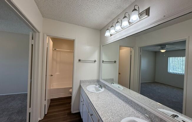 2 beds, 1 bath, 910 sqft, $2,525, Unit Q013