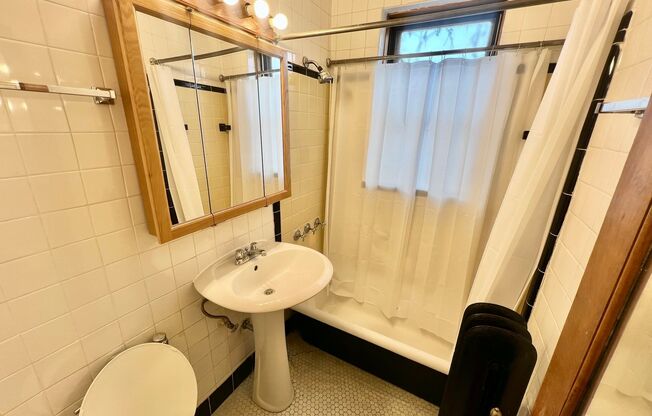 Studio, 1 bath, 375 sqft, $1,455, Unit 644-205
