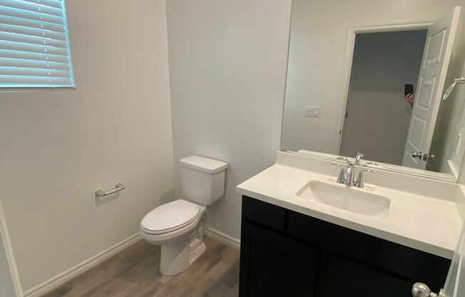 Beautiful 4 bed/3.5 bath home located in North Las Vegas.