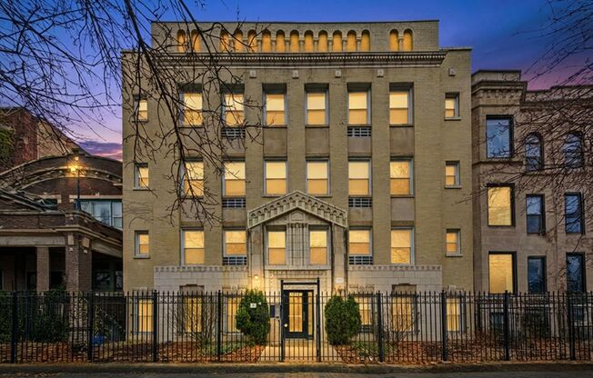 Studio, 1 bath, 355 sqft, $1,250, Unit 203