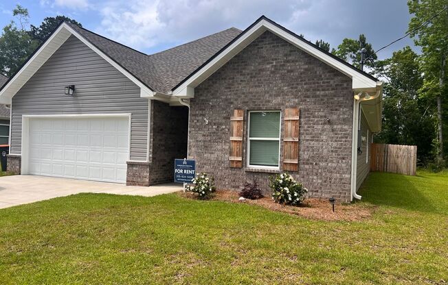 Home for Rent in Bay Minette, AL!! Available to View Now!