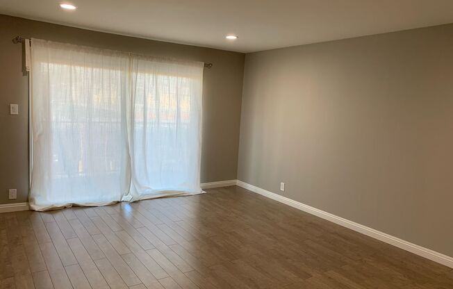 Updated 1 bed 1 bath unit in Fullerton!