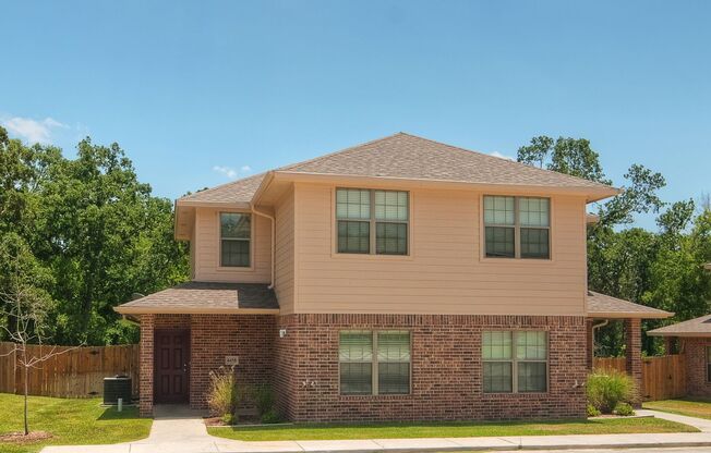 Available for July pre-lease!! Fantastic 3 Bed, 3 Bath Duplex in Aggies Acres!
