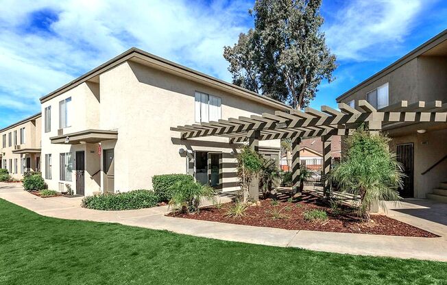Spacious 2 Bedroom Apartments at The Courtyards in El Cajon