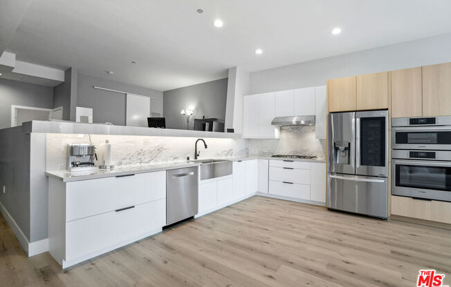 1 bed, 1 bath, 820 sqft, $3,200, Unit 2908