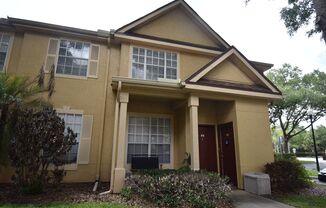 1/1-Crescent Place at Lake Lotus! AVAILABLE NOW! First FULL months rent free!