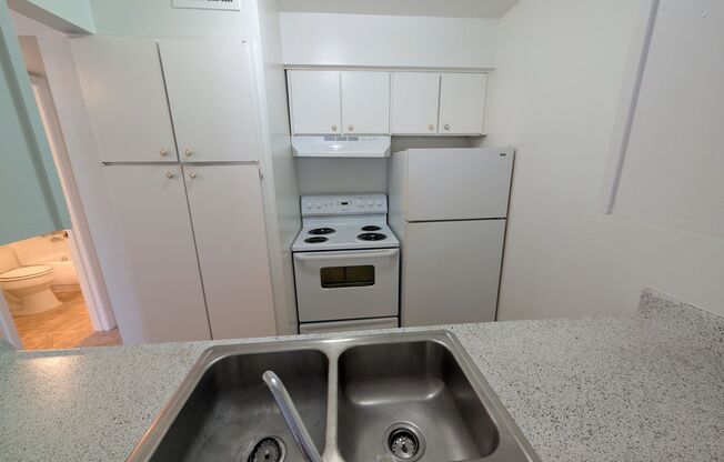 1 bed, 1 bath, 578 sqft, $740, Unit TH 235