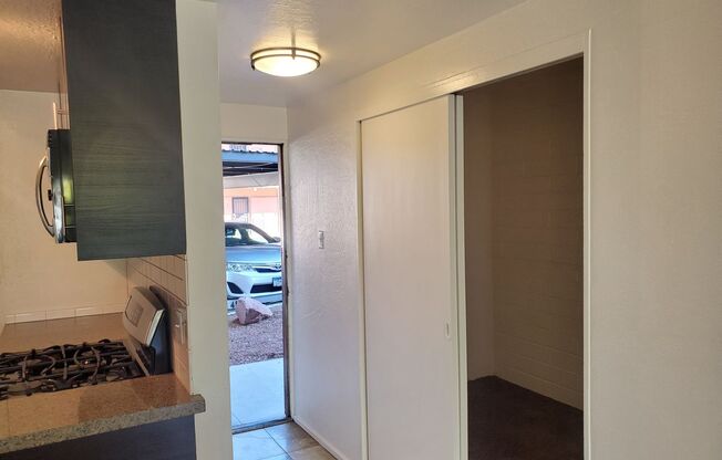 1 Bedroom Scottsdale Condo! Upgraded - Camelback views- Indoor/Outdoor area