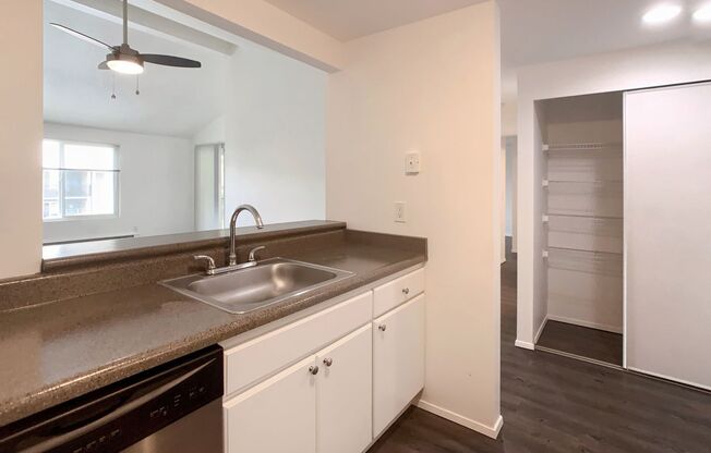 2 beds, 1.5 baths, 950 sqft, $2,350, Unit 326