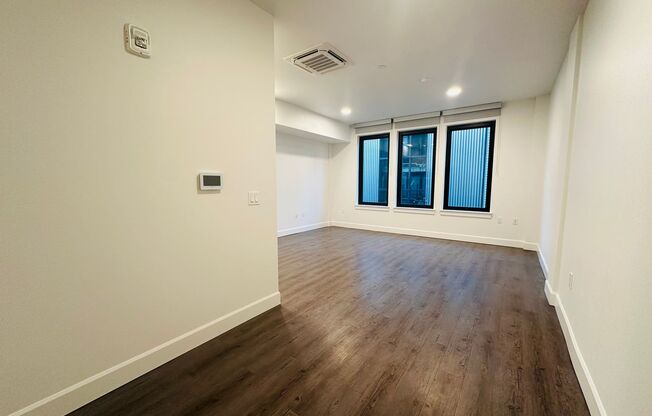 Studio, 1 bath, 327 sqft, $1,550, Unit 410-202