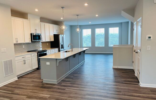 BRAND NEW Townhome located in Westside Bend! MUST SEE!