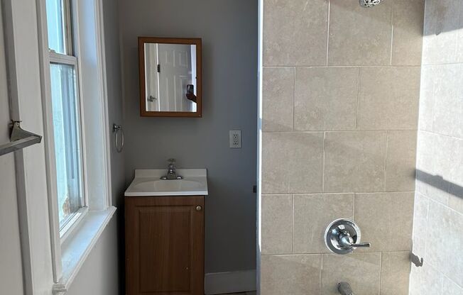 1 bed, 1 bath, $900, Unit #3