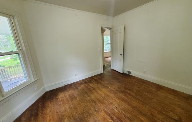 2 beds, 1 bath, $1,100, Unit Down