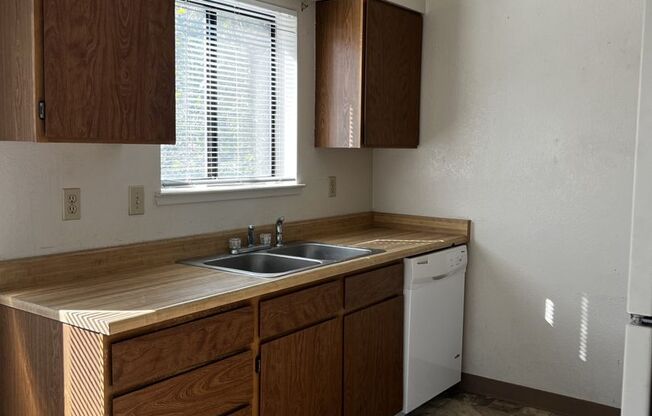 2 beds, 1 bath, $1,195