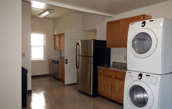 3 beds, 1 bath, $1,400, Unit Dell 118.1