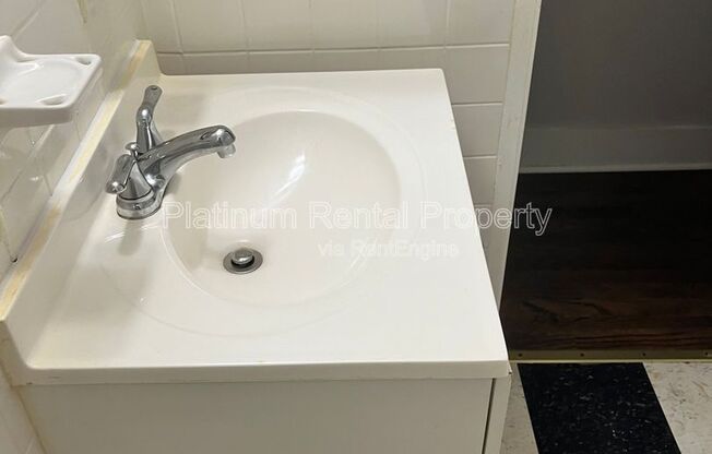 1 bed, 1 bath, 550 sqft, $1,000, Unit 6