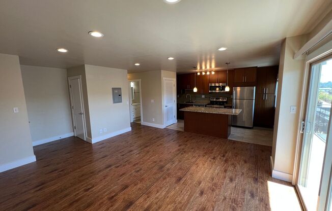 2 beds, 1 bath, $2,550, Unit 16