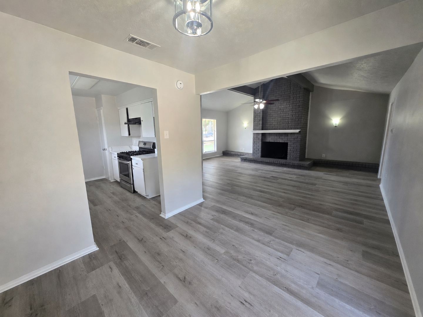 3 Bedroom/2 Bathroom/2 Covered Parking Places - Remodeled