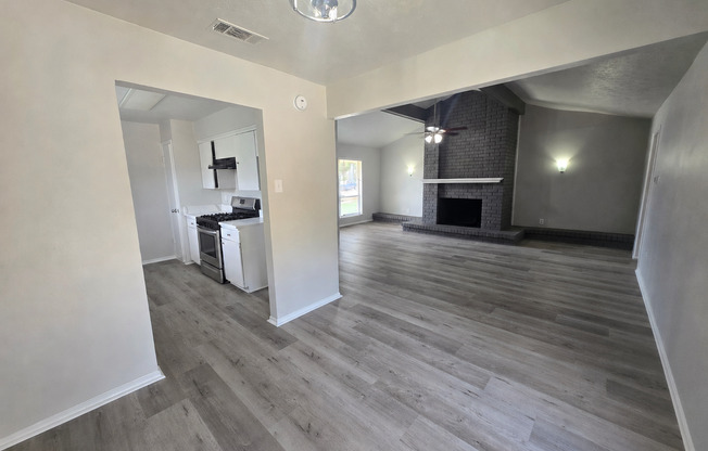 3 Bedroom/2 Bathroom/2 Covered Parking Places - Remodeled