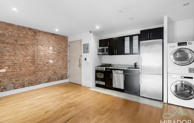 2 beds, 1 bath, $5,650, Unit 2A