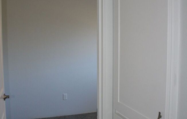 2 beds, 1.5 baths, 920 sqft, $2,075, Unit N203