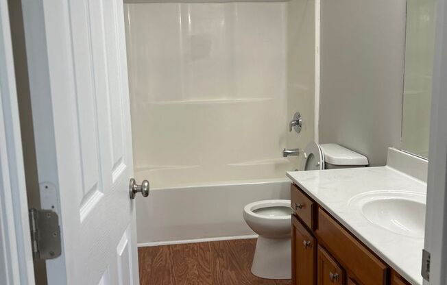 2 beds, 2 baths, 1,001 sqft, $1,015, Unit 4266 Apt 9