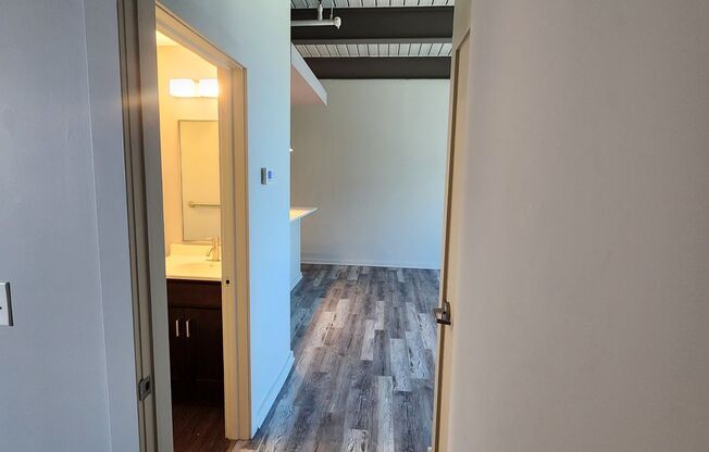 2 beds, 2 baths, 871 sqft, $1,695, Unit Unit 302