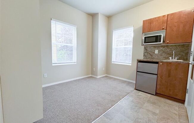 Studio, 1 bath, 137 sqft, $1,195, Unit 1C