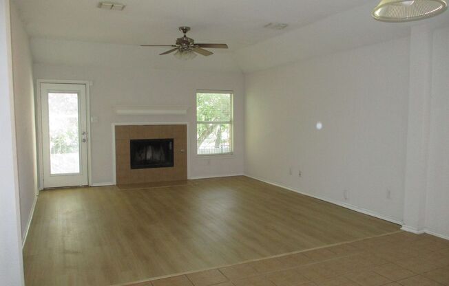 $1895 3 Bed/2 Bath/2 Garage Ready for Move-in Home in Mustang Creek