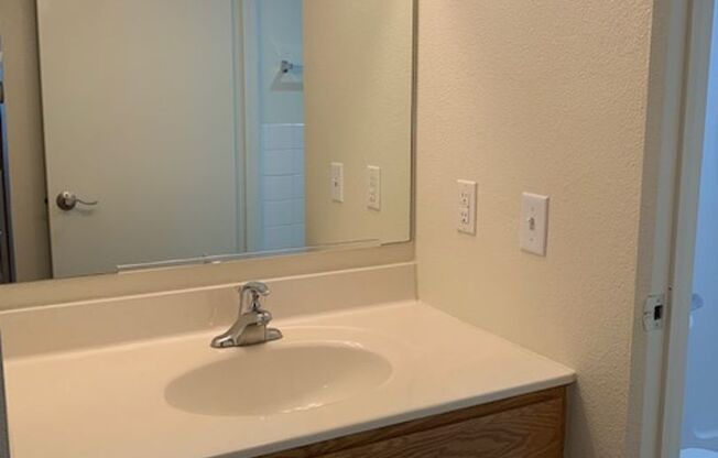 1 bed, 1 bath, 550 sqft, $1,040, Unit 3715-103