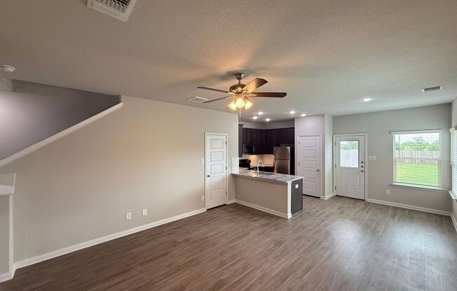 3bd/2.5ba Two-Story Duplex in Prime Location