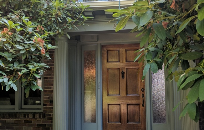 Beautiful and Spacious Craftsman Home In West Queen Anne!