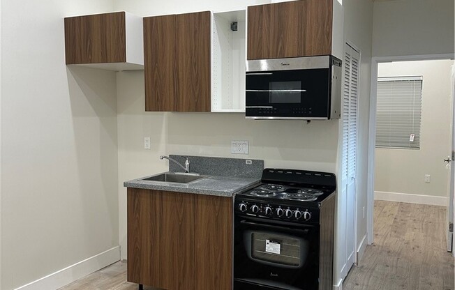 1 bed, 1 bath, 270 sqft, $1,800