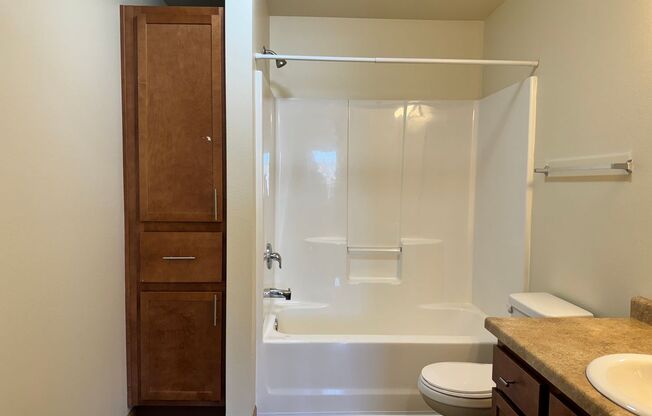 2 beds, 2 baths, 966 sqft, $1,275, Unit 5160-210