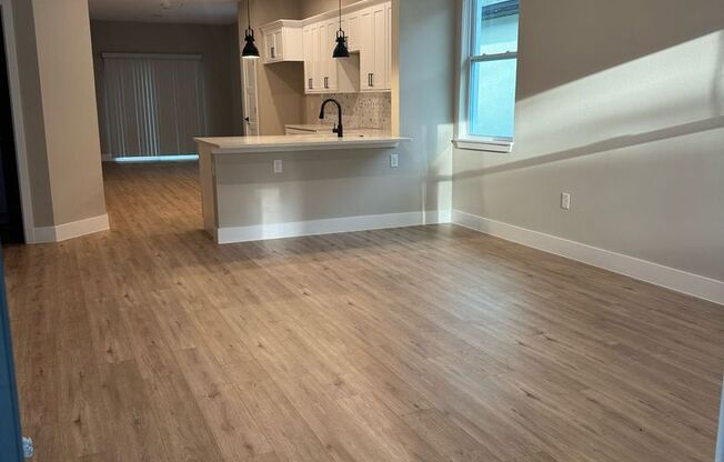 317 N MANDRAKE