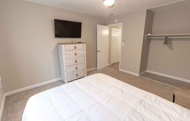 2 beds, 1 bath, $1,900, Unit # 7