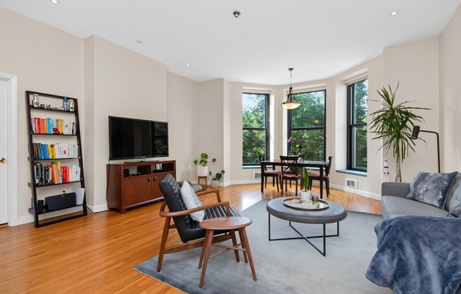 160 Commonwealth Ave