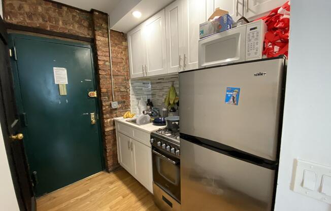 441 E 12 ST