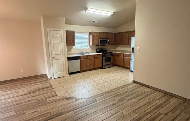 3 beds, 2 baths, $1,600