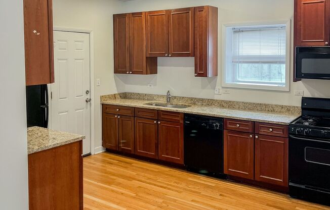 3 beds, 2.5 baths, 1,200 sqft, $3,250, Unit 3922-1