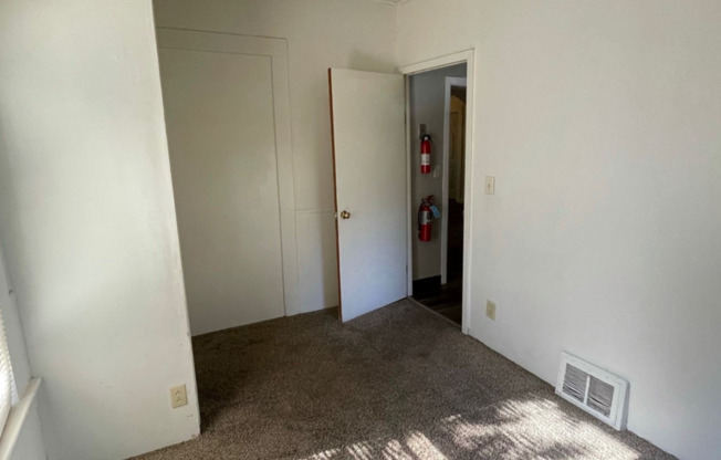 3 beds, 1 bath, 1,120 sqft, $1,200