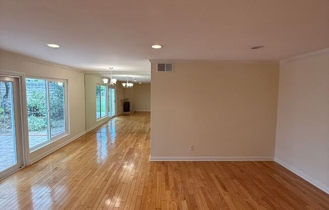 3 Bedroom, 2 Bathroom West Hills Home for Lease!