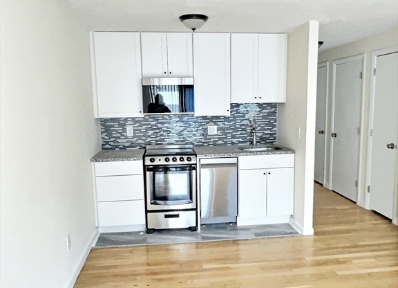 Studio, 1 bath, 999 sqft, $1,980, Unit 34