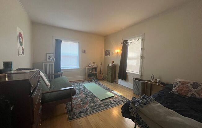 4 beds, 2 baths, $2,295, Unit 10