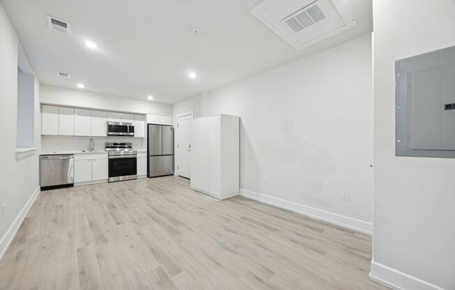 Studio, 1 bath, 435 sqft, $1,290, Unit B103