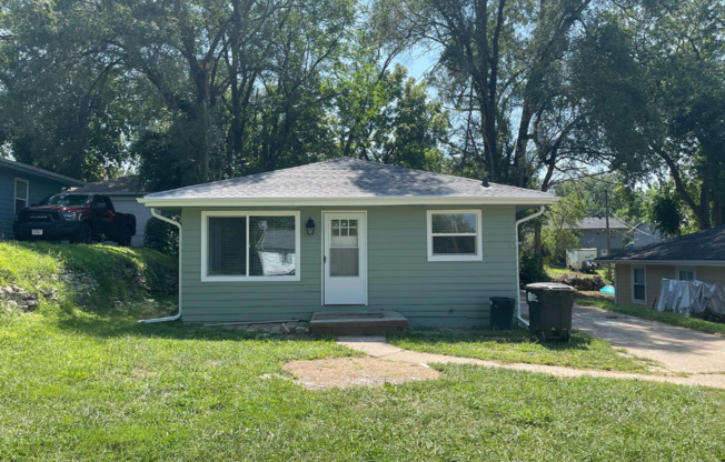 3 beds, 1 bath, $1,600