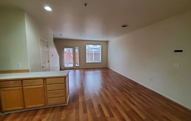 Great Location! 2 Bed 2 Bath Townhouse Style Condo! Open Concept! Laminate Floors Throughout Main!